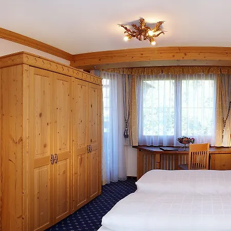 Ξενοδοχείο Alpenhof Kristall 4*