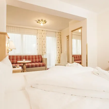 Otel Alpenhof Kristall