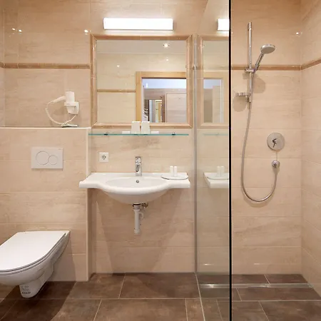 Alpenhof Kristall 4* Майрхофен