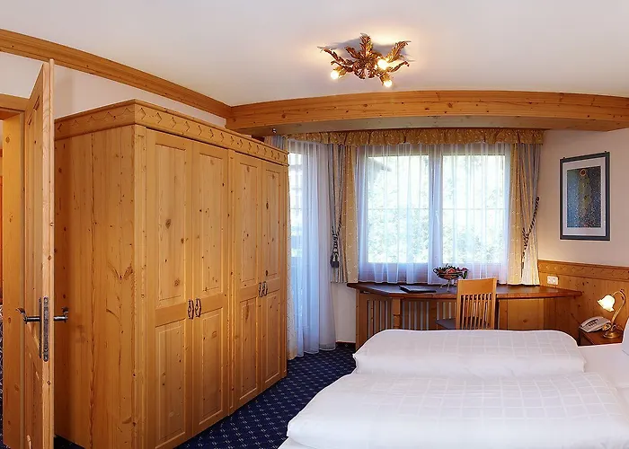 מלון Alpenhof Kristall 4*