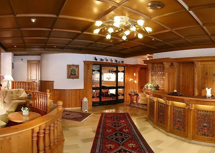 Alpenhof Kristall מלון